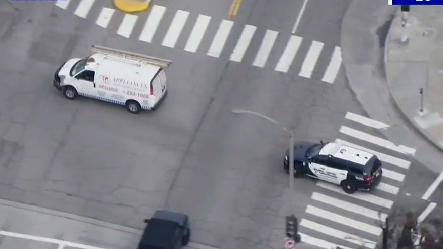 Work van leads police chase across Santa Monica | FOX 11 Los Angeles