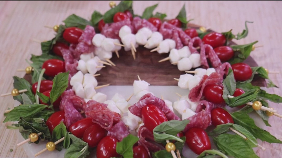 Holiday DIY: Christmas wreath charcuterie board