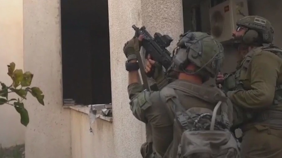 Rival Palestinian factions sign declaration