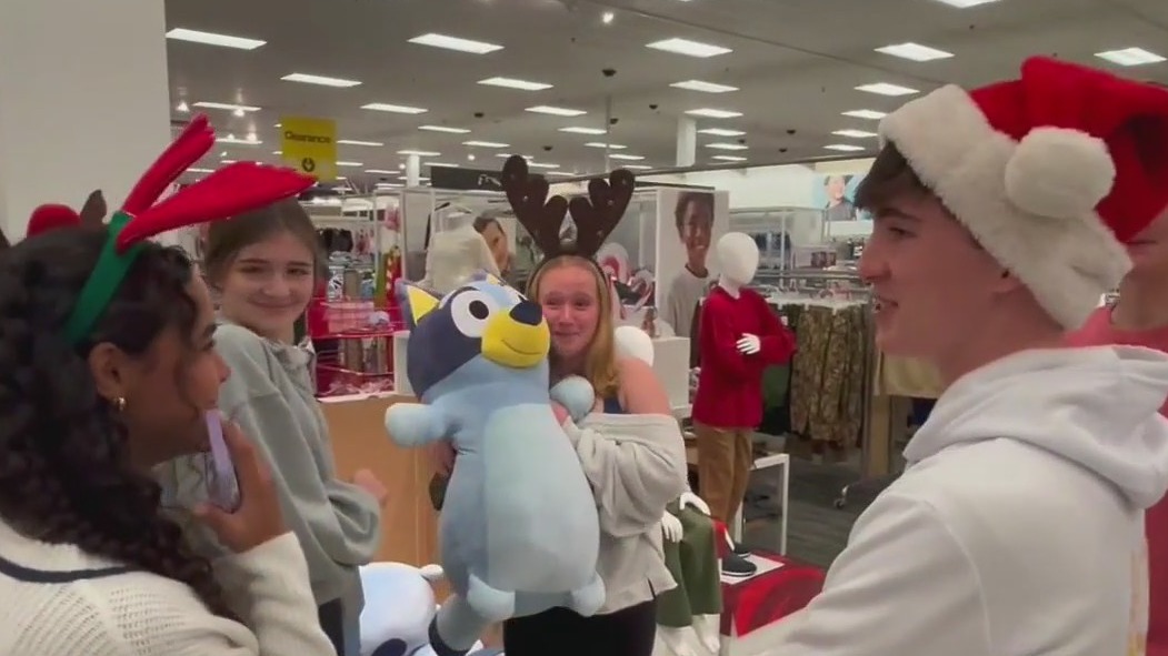 Cobb students spend own money on presents for foster kids