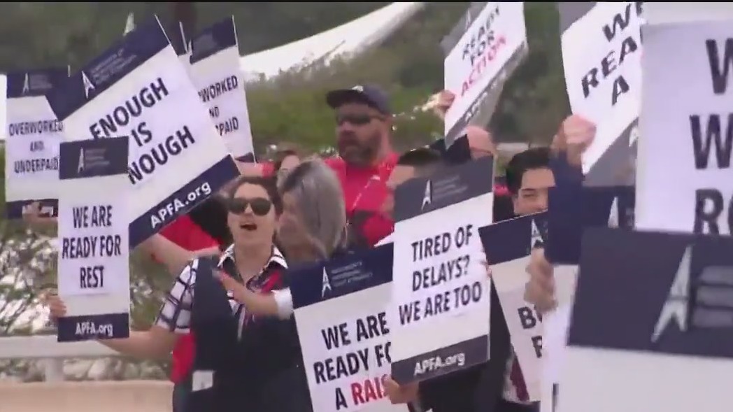 Flight attendants authorize future vote on strike