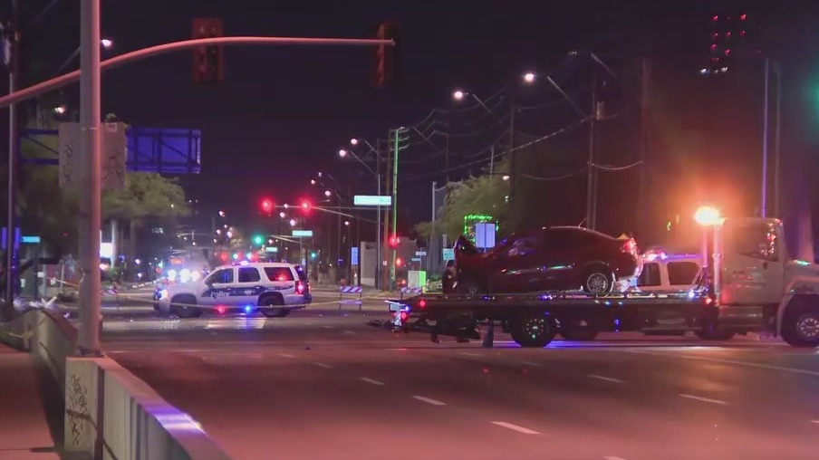 Crash closes bridge over I-10 freeway in Phoenix | FOX 10 Phoenix