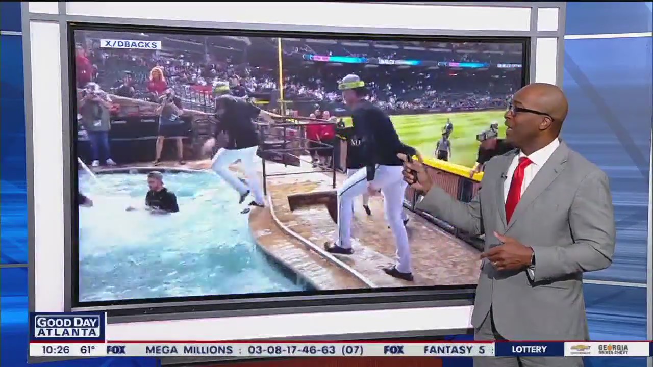 Diamondbacks celebrate win with pool party