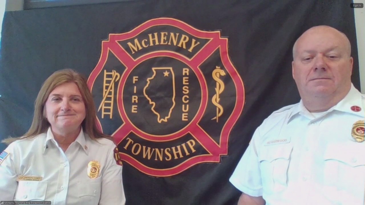 McHenry firefighters save horse stuck in muddy pond | ChicagoLIVE