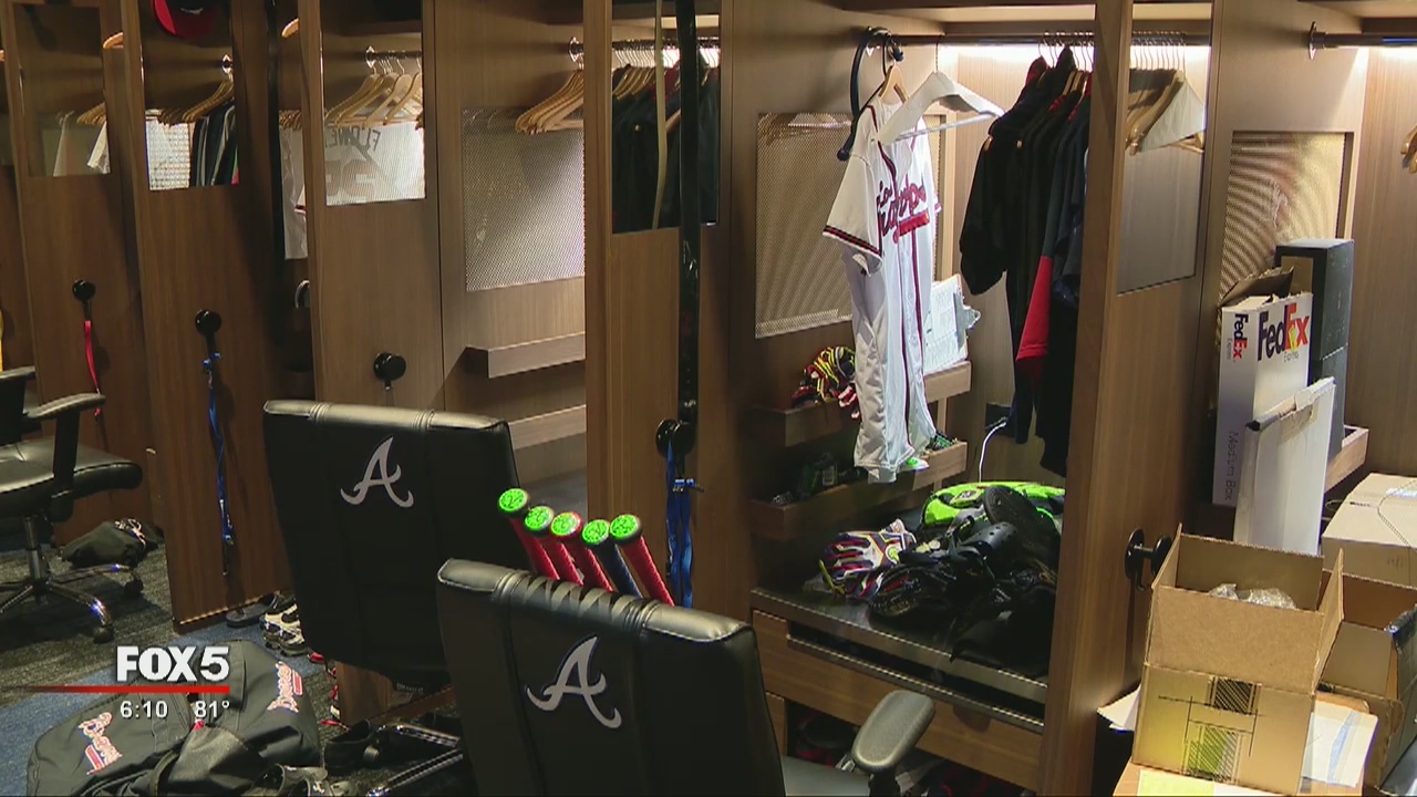Braves clean out lockers following loss to Dodgers