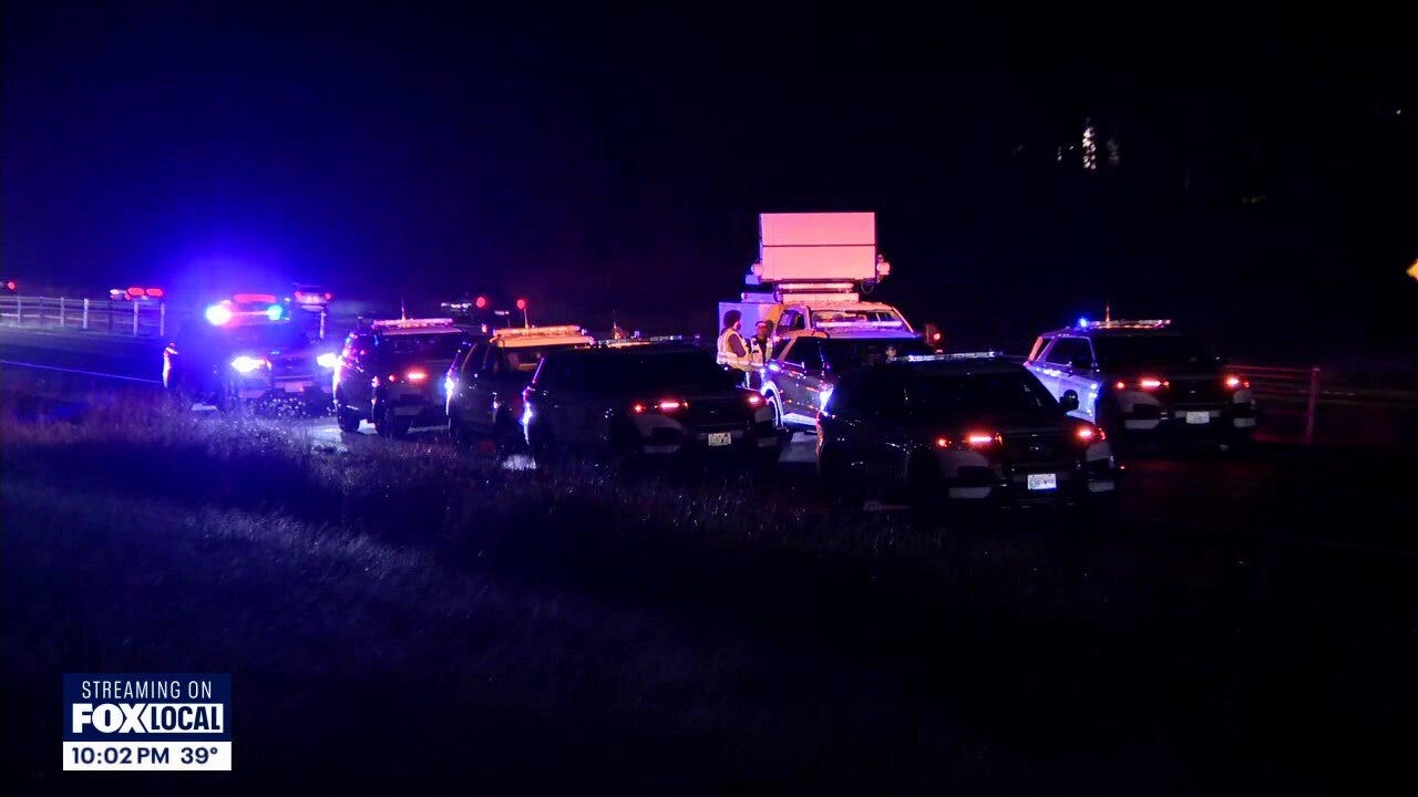 WA trooper struck, injured in multi-car crash