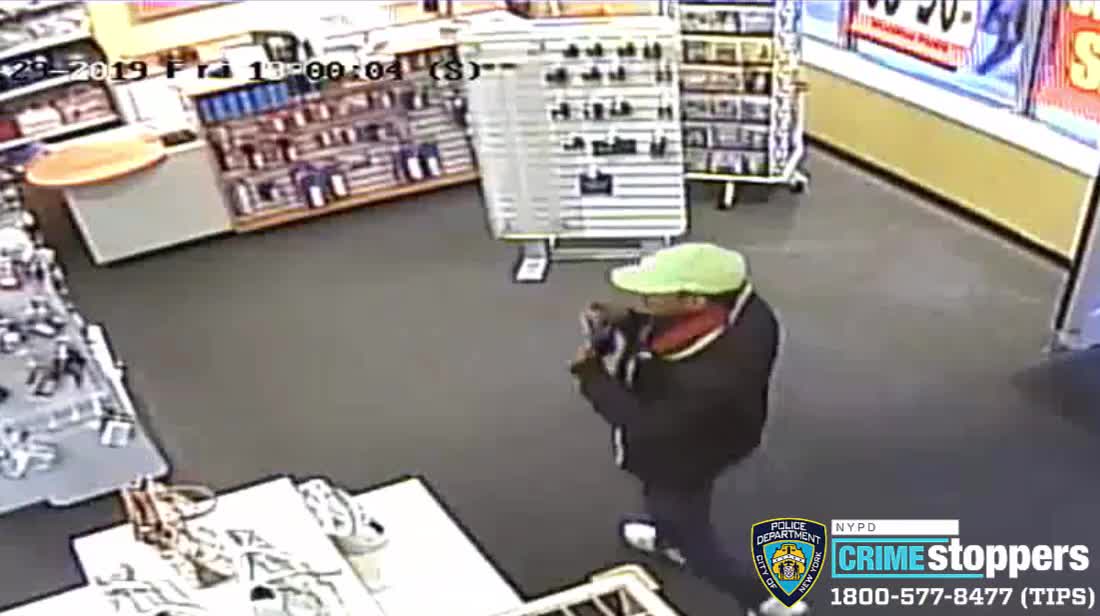 Man rubbed girl's leg inside Payless store