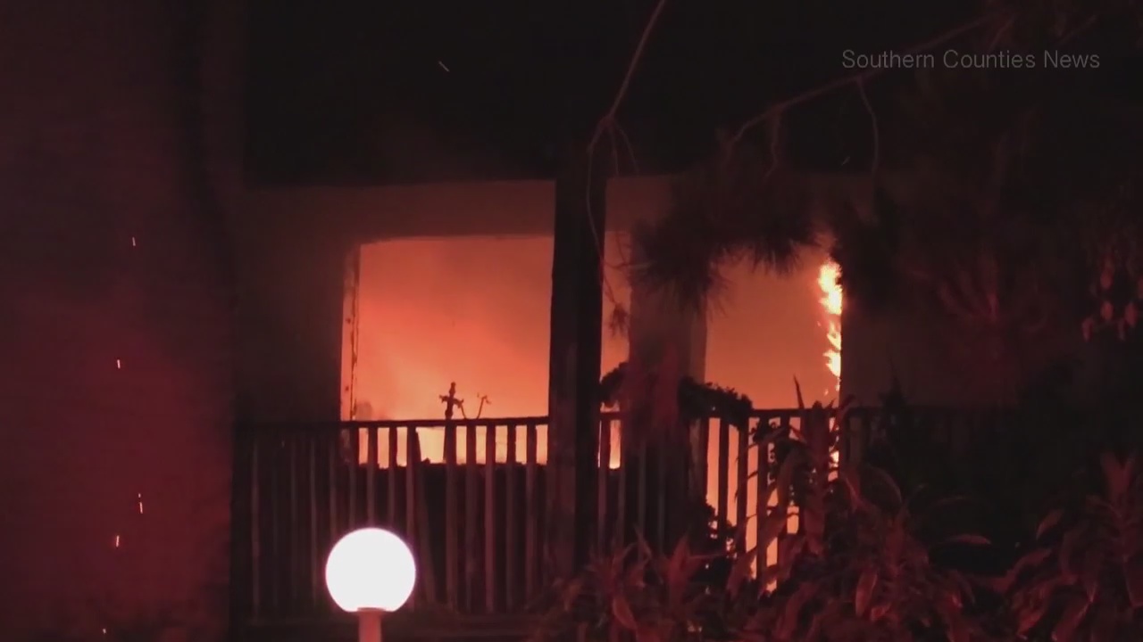 1 critically injured in Santa Ana apartment complex fire; 1 detained
