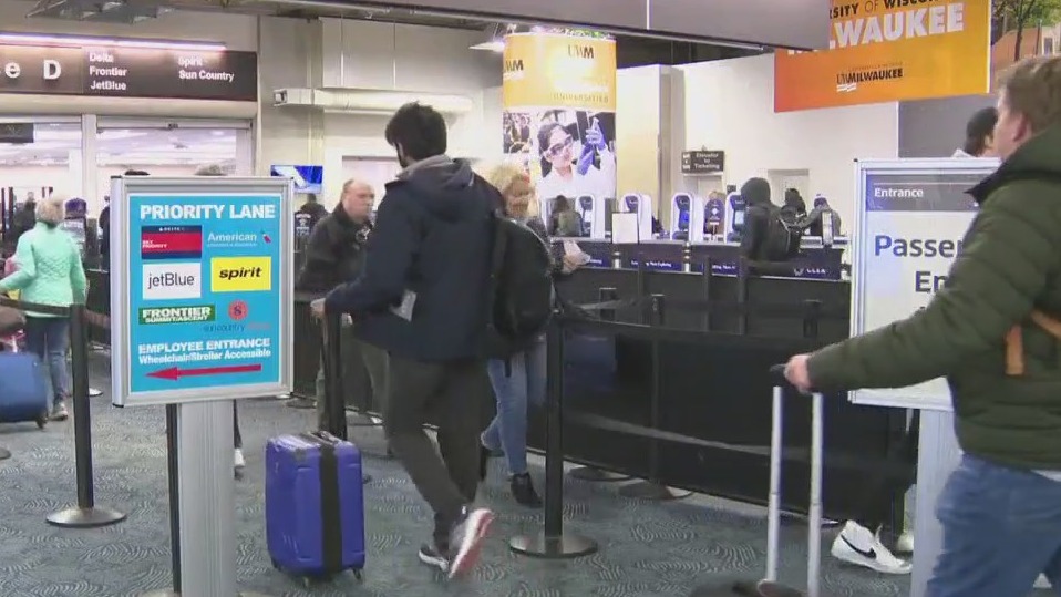 Wisconsin winter storm compounds Christmas travel stress