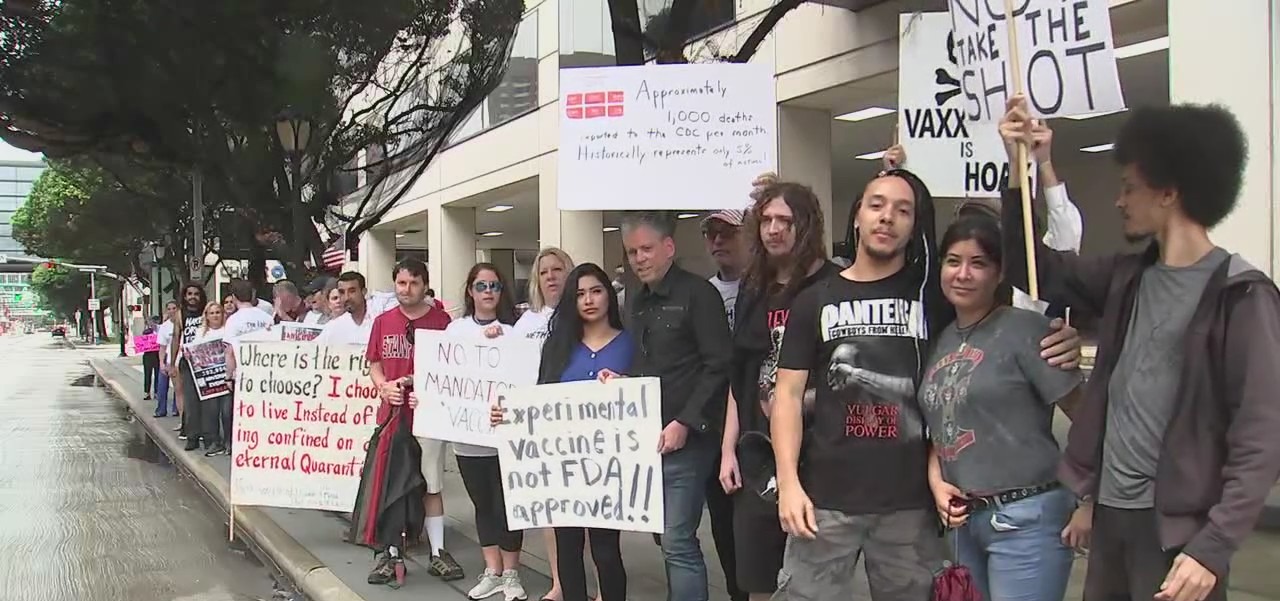 Hundreds of protestors demonstrate against Methodist Hospital's mask mandate