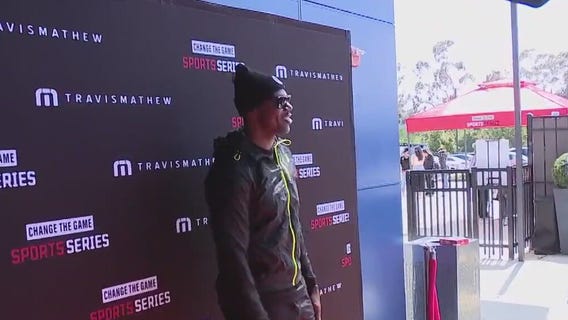 Terrell Owens struck by car in Calabasas: report