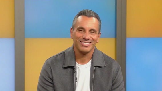 Sebastian Maniscalco says he hates class clowns: ?Sit down!?