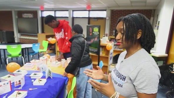 Highschoolers host book give away for Title I elementary students