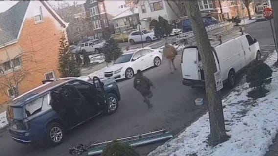 Woman claims federal agent threatened her in Brighton Park 