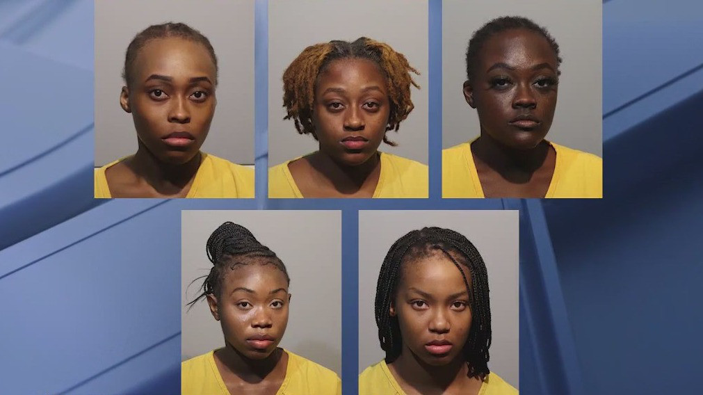 Clogged toilet leads to arrest of 5 people