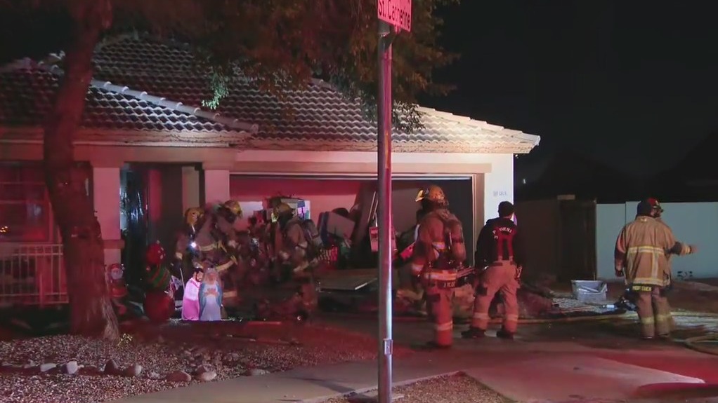 6 people, including 5 children, displaced following house fire in Phoenix