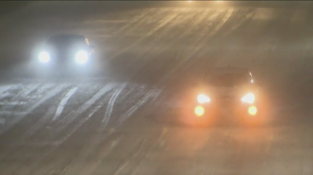 Crashes reported, flights canceled as snow hammers Chicago, northwest Indiana