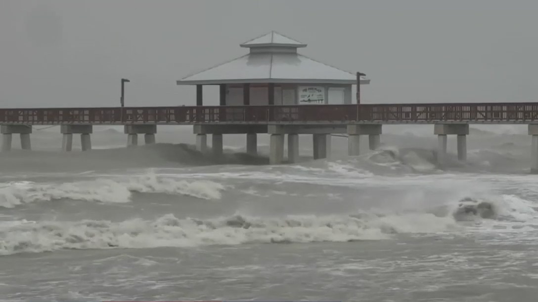 Hurricane Ian makes Florida landfall as 'extremely dangerous' Category 4 storm