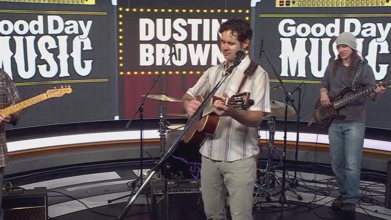 Dustin Brown performs 'Burn'