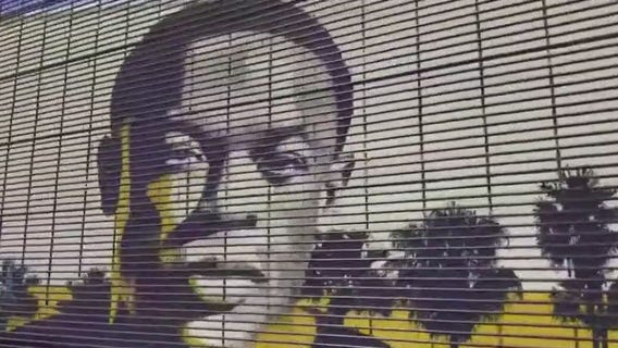 Dr. Dre cuts ribbon at new Compton High School