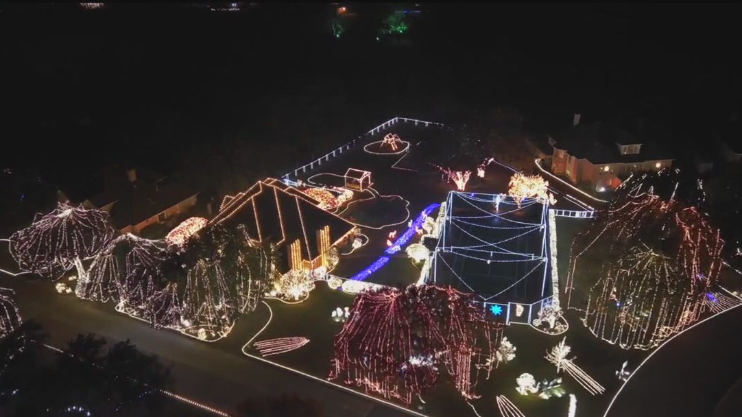 Amazing Christmas light display for a good cause