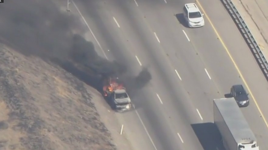 Vista Fire: 25 acres burned on 5 Freeway