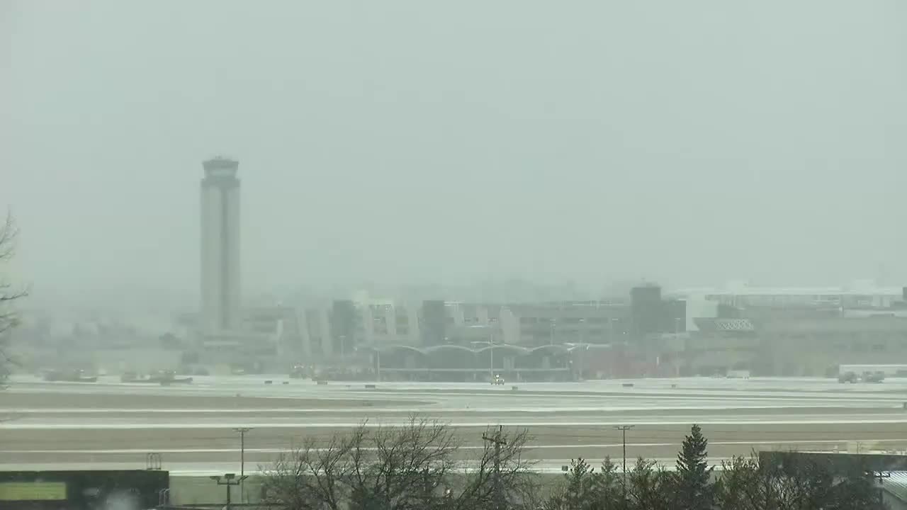 Time-lapse video - Milwaukee Mitchell International Airport