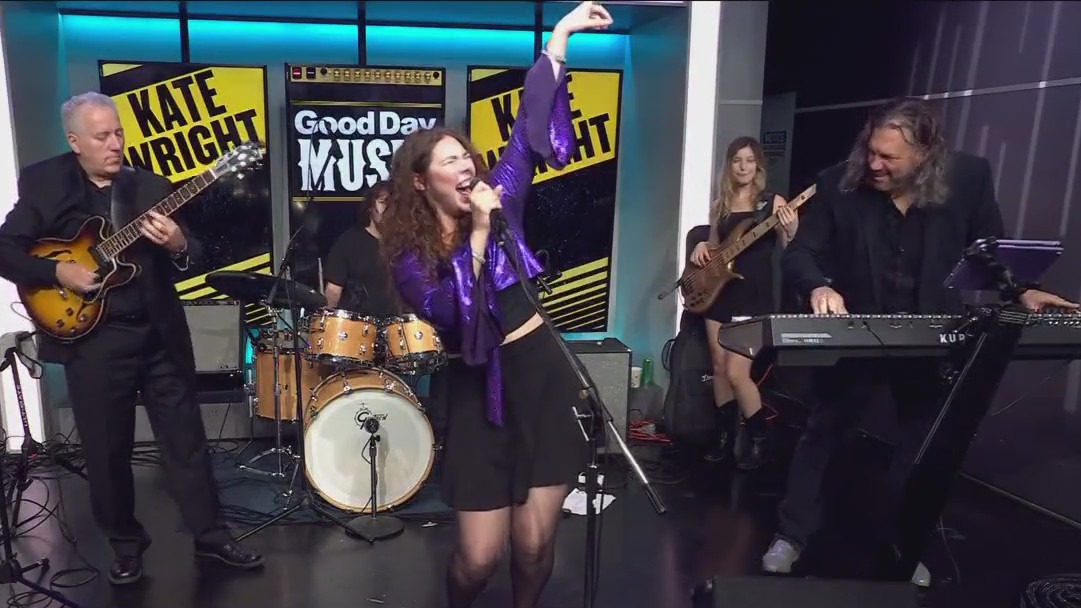 Kate Wright performs 'Ignite'