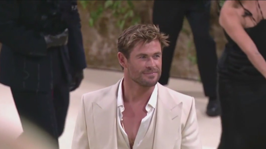 Stars arriving at the Met Gala