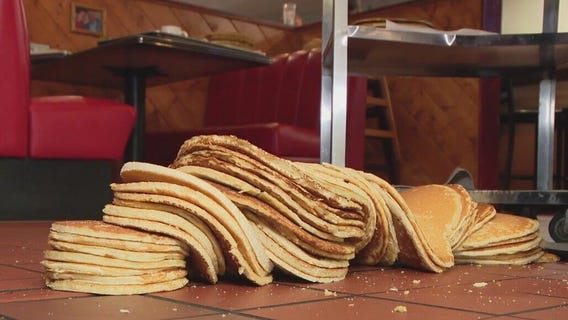 Arizona diner tries to break pancake record