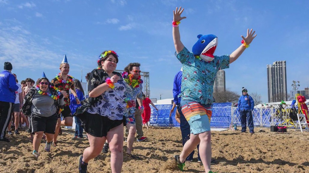 Polar Plunge splashes back into Chicago this weekend