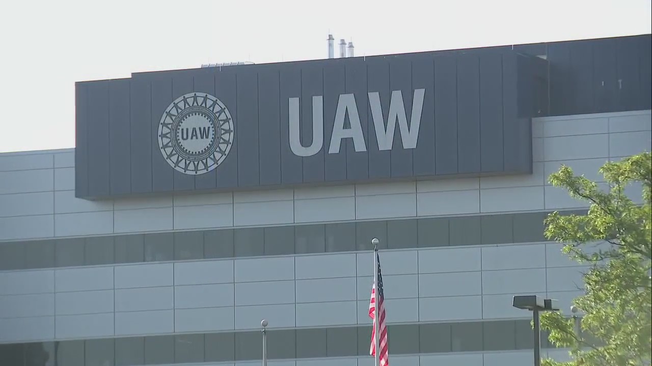 Will UAW, Big 3 reach compromise before strike deadline?