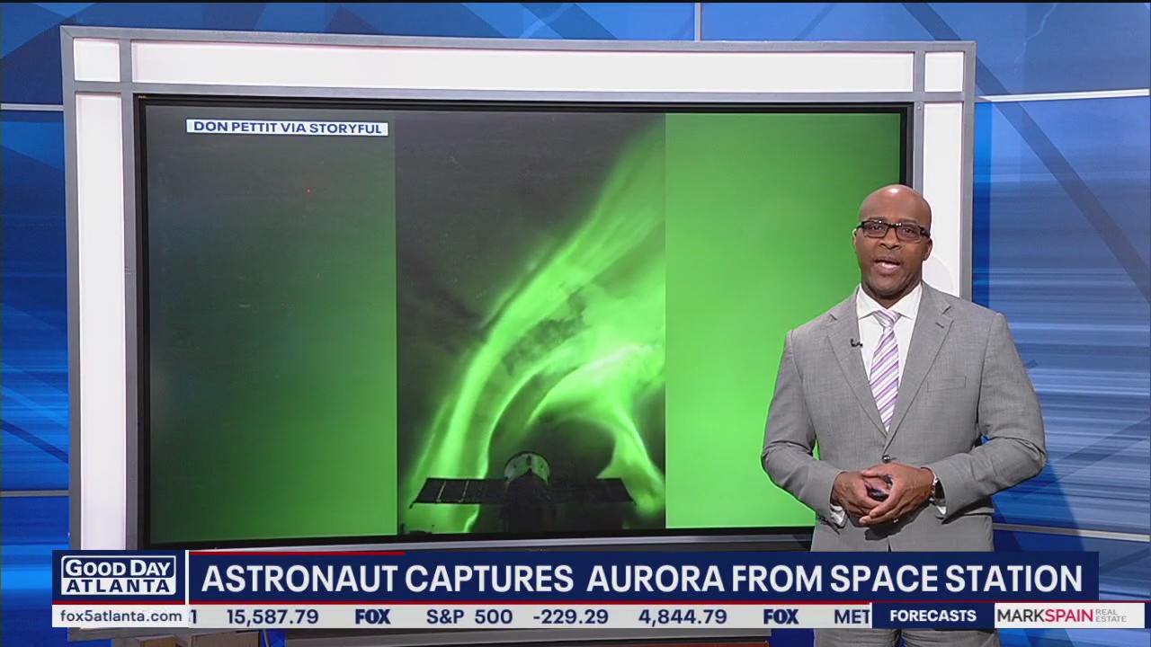 Astronaut captures aurora from Space Station