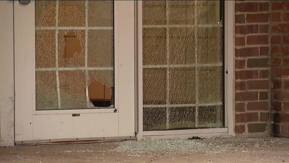 Man murdered after argument in South Side apartment lobby