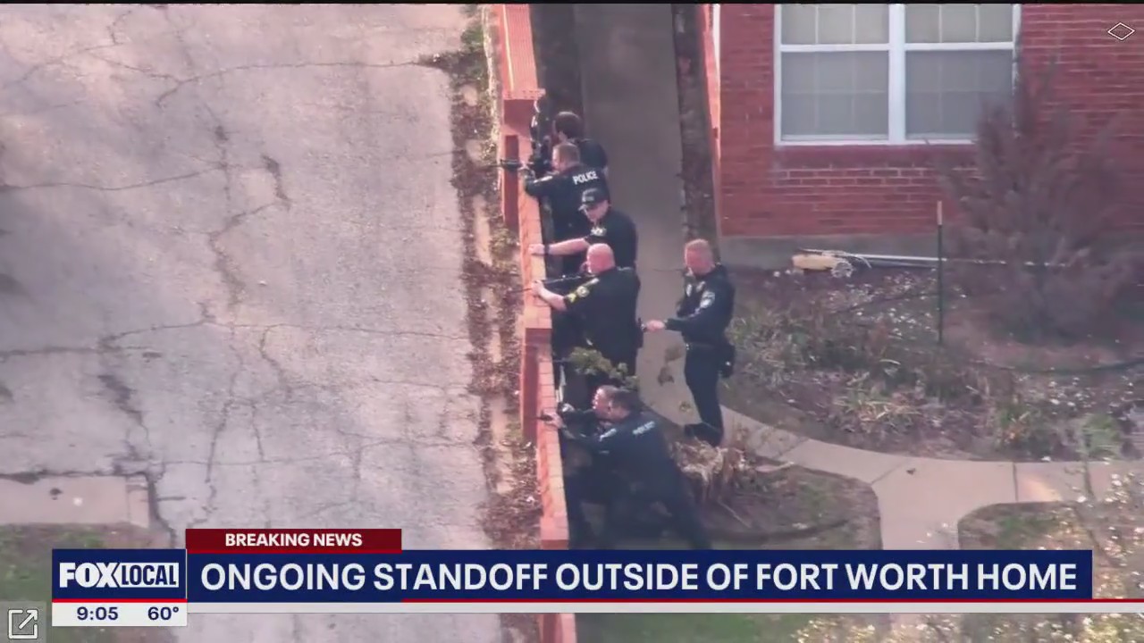 Ongoing standoff outside Fort Worth home