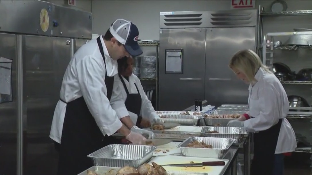 Levy Restaurants of Chicago gears up to serve Thanksgiving feast for those in need, including migrants