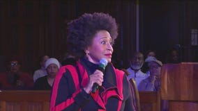 'Black-ish' star Jenifer Lewis visits Chicago