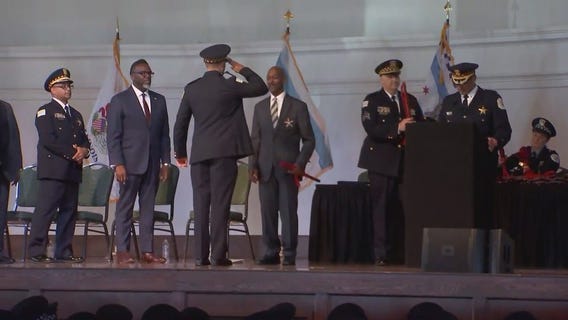 Chicago mayor pledges full support at graduation of new police officers