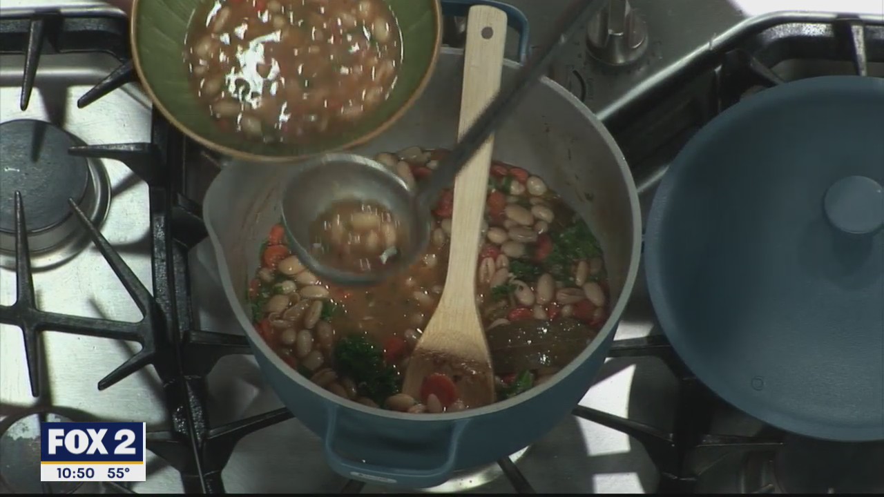 Meatless Monday: Chasing away the autumn chill with Tuscan white bean soup