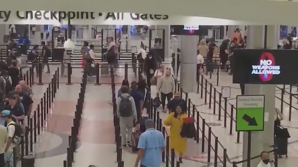 Memorial Day travel: busy airports expected