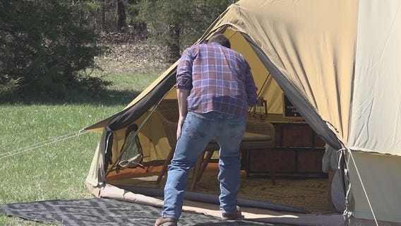 Eclipse viewers camping out in strangers? backyards to get a glimpse