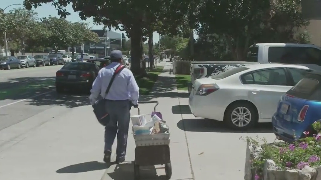 2 Evanston postal carriers robbed in 2 days: 'Extremely concerning'