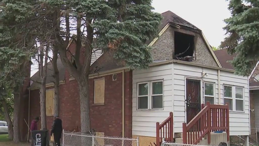 Man found dead in Roseland house fire | FOX 32 Chicago
