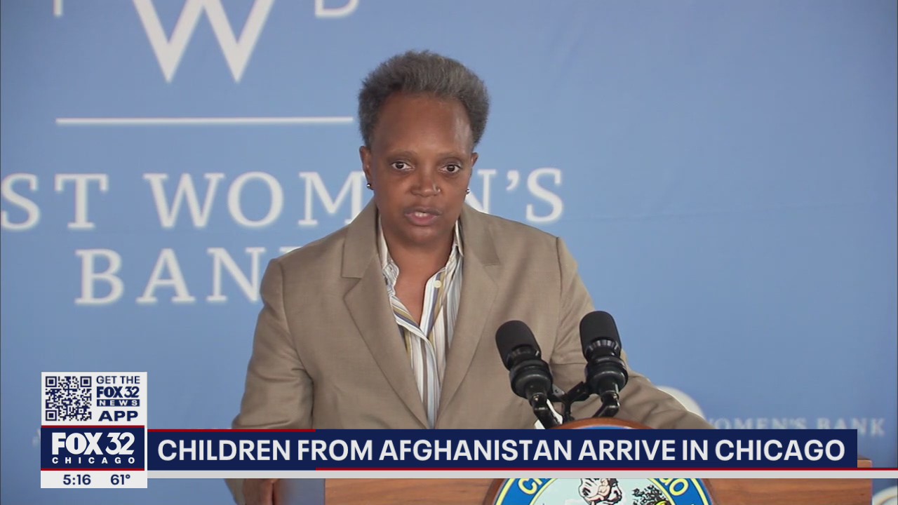 Children from Afghanistan arrive in Chicago
