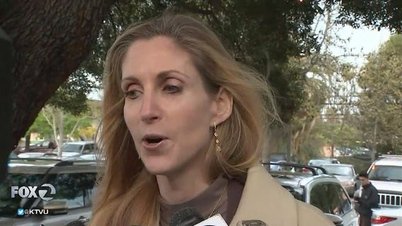 Anne Coulter embraced by conservative crowd in Mountain View
