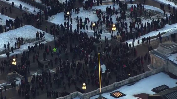 Vigil held at MN Capitol for Renee Good