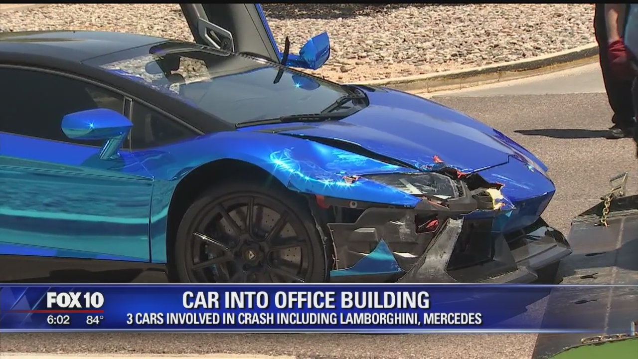 Car crashes into 3-story building in Scottsdale