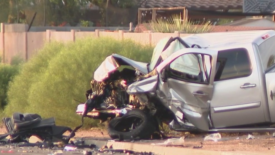 West Phoenix rollover crash leaves 1 dead, 4 injured | FOX 10 Phoenix