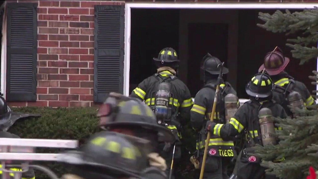 Several displaced after Milwaukee Christmas morning apartment fire