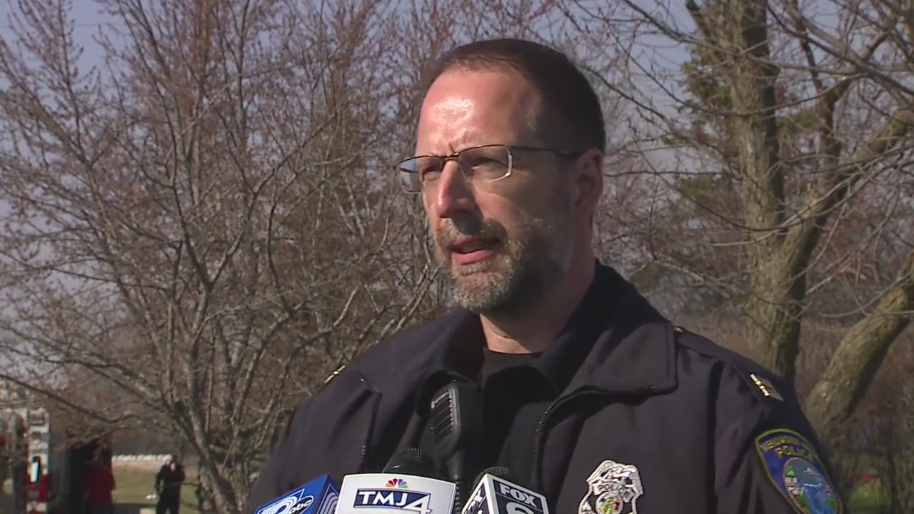 Menomonee Falls PD provides update as fire crews battle brush blaze